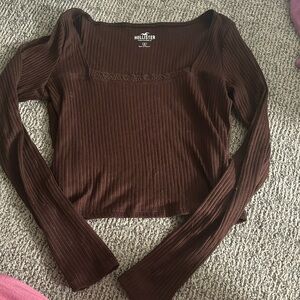 Size small Hollister long sleeved shirt